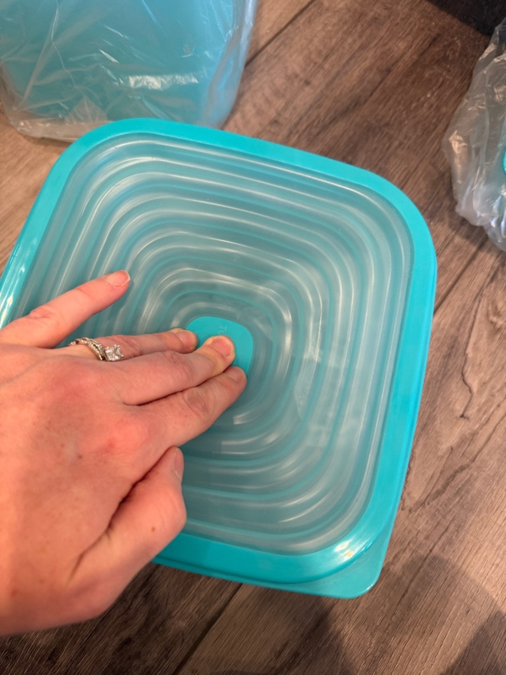 Tupperware Turquoise Square Food Storage Containers - Set of 4 - Picture 11 of 16